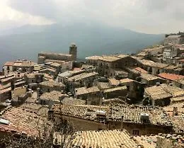 Picco di contagi a Mistretta: il sindaco mette "paletti"