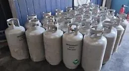 Bombole di gas stipate in container sequestrate nel porto di Palermo