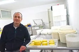 Bel&igrave;ce, l'ex sindaco di Poggioreale produce mozzarelle di bufala made in Sicily