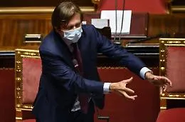 Covid, pure l'Italia verso norme meno severe. Sileri: &laquo;E cambiamo anche il bollettino&raquo;