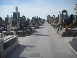 Cimitero di Adrano: rubati peluche e fiori da una tomba