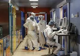 Covid, ricoveri in calo negli ospedali siciliani ma medici e infermieri sono allo stremo