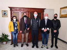 Delegazione del Collegio dei geometri e dei geometri laureati di Catania dal vescovo di Acireale Raspanti