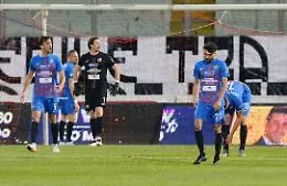 Catania sorpreso dal Catanzaro, la sconfitta brucia: addio ai play off