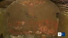 Acireale, nella Cattedrale scoperta una cripta con un affresco di Ges&ugrave; in croce