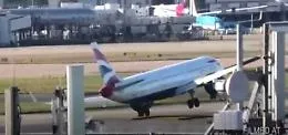 C'&egrave; troppo vento, l'aereo fallisce l'atterraggio