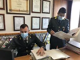 Falso dentista esercitava la professione da 7 anni: denunciato