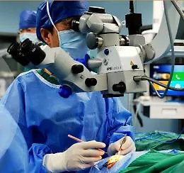 Impiantata in Cina una nuova lente oculare realizzata a Catania