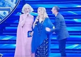 Il duello tra Drusilla e Iva Zanicchi: &laquo;Cosa ho pi&ugrave; di te? Sono colta&raquo;