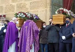 La famiglia sterminata dal covid: &laquo;Avevano paura del vaccino&raquo;