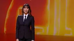 "Le Iene", il monologo di Belen: &laquo;Questa &egrave; la mia nuova famiglia&raquo;