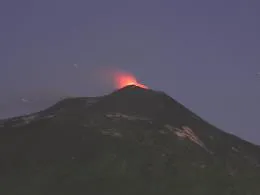 Etna, modesto trabocco lavico dal cratere di Sud-Est