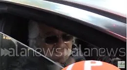 M5S diviso, Beppe Grillo striglia tutti: &laquo;Mi usano come condom&raquo;