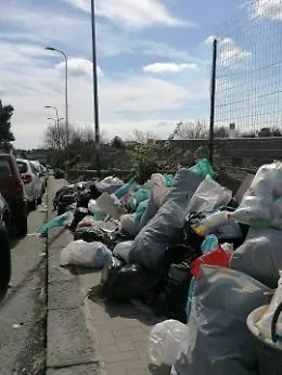 Tremestieri Etneo (Ct), continua a sprofondare nei rifiuti