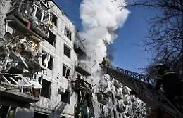 Ucraina, i russi sono alle porte di Kiev e controllano Chernobyl: piovono cento missili, decine le vittime