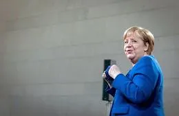 Angela Merkel vittima di un furto mentre fa la spesa in un supermercato