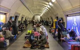 Ucraina: attesa per i colloqui di pace ma Mosca "martella" Kiev, gi&agrave; un milione di profughi