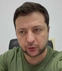 Ucraina, l'appello di Zelensky mentre i russi sparavano sulla centrale nucleare