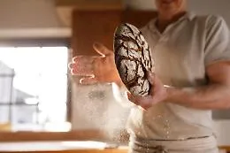 Prezzo della farina cresce fino al 50%: rischio chiusura per i panettieri