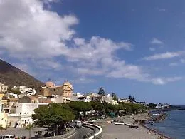 Ucraina, anche le Eolie si mobilitano per i profughi