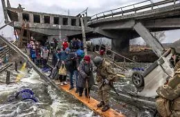 Mosca dichiara la tregua, aperti 6 corridoi umanitari. No di Kiev: "Inaccettabili, vanno verso Russia e Bielorussia". Terzo round di negoziati