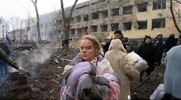 Ucraina, bombe su un ospedale a Mariupol: strage di bimbi e donne. Prosegue l'avanzata dei russi, timori per Chernobyl