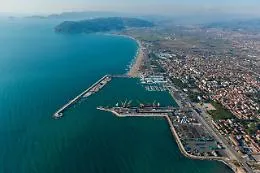 Nyt, a Marina di Carrara lo yacht del mistero da 700 mln di dollari: &egrave; di Putin?