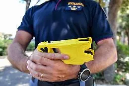 Forze polizia con 4.482 taser in 18 citt&agrave;: come e quando usarli