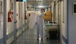 Covid, Rasi: &laquo;Molti pi&ugrave; infetti con variante Omicron, sono 8 milioni in due mesi&raquo;