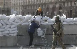 Ucraina: Kiev ormai sotto assedio, Mosca mette sotto controllo centrale atomica ma Zelensky rilancia: &laquo;I russi perdono migliaia di uomini&raquo;