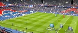 Psg, Messi e Neymar fischiati, applausi per Mbappe