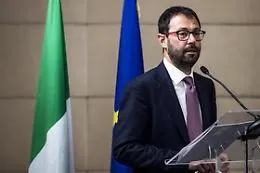 Benzina, ministro Patuanelli: &laquo;Interventi per evitare i rincari, gi&agrave; in settimana&raquo;