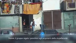 Blitz antidroga, dai panettoni in regalo ai "clienti" ai turni per lo spaccio: cos&igrave; era organizzato il giro di via Ustica