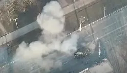 Ucraina, il drone distrugge il tank russo