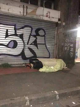 Piazza Grenoble Catania: "Vivere cos&igrave; &egrave; umano?"