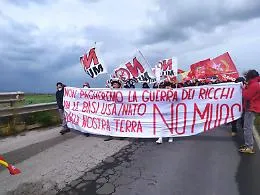 A Sigonella il presidio dei Comitati No Muos: "Via le basi Usa e Nato dalla nostra terra&raquo;