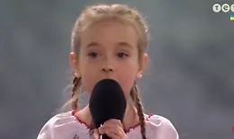 Cant&ograve; "Frozen" nel rifugio antiaereo, Amelia torna a commuovere sul palco a Lodz