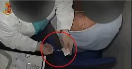 Arrestata l'infermiera no vax che ha fatto finta di vaccinare decine di (ignari) pazienti a Palermo