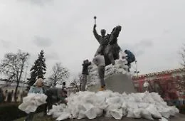 Kiev chiede ancora armi ed &egrave; allarme bombe a grappolo