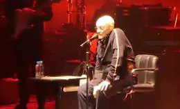 Phil Collins dice addio ai concerti: &laquo;Non riesco pi&ugrave; a suonare&raquo;
