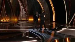 Oscar, Will Smith infuriato: schiaffo al comico che ironizzava sulla moglie