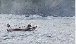 Fa il bagno col mare in burrasca, muore un tunisino salvo per miracolo il fratello