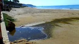 Fogne in spiaggia, deferiti vertici di Aica