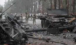 I russi in ritirata piazzano le mine tra i cadaveri dei caduti, l'ultima accusa di Kiev