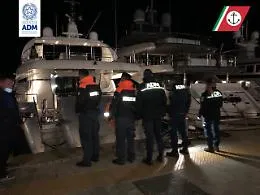 Ucraina: sequestrato yacht russo in porto a Imperia