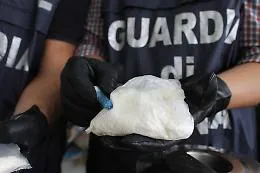 Arrestato corriere della droga: in auto aveva mezzo chilo di cocaina