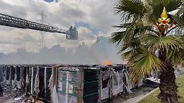 Incendio di pannelli fotovoltaici all'Interporto di Catania