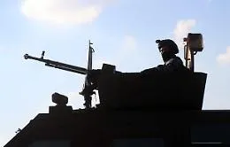Pioggia di missili Houthi sugli aeroporti sauditi: inferno a Riad, vittime e caos voli mentre Trump valuta l'intervento militare