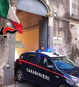 Evasore fiscale v&igrave;ola domiciliari, per l'ennesima volta, e va a passeggio
