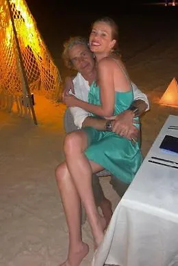Per Alessia Marcuzzi &egrave; tempo di Maldive: compleanno del marito sotto le palme